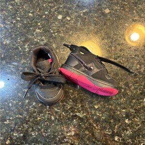 Toddler Nike Delta Force: black and pink